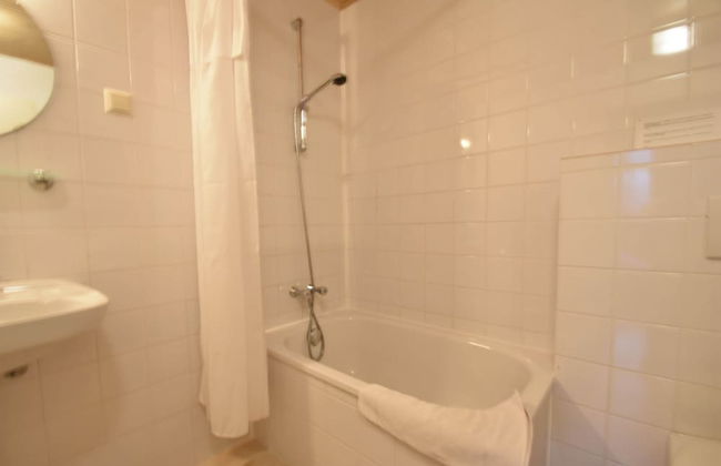 Timeless Charm and Cozy Stay - Photo 27