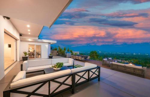 Stunning Modern Estate in BH with Pool, Spa, and Views - Foto 9