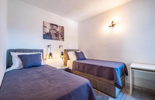 Villa Kadena - Luxury Seaside Villa with Private Heated Pool - Photo 44