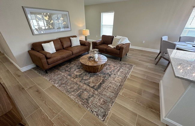 Completely Updated Villa, Private Pool, Beautiful! - Photo 11