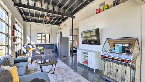 Unique Texas Home in Converted Gas Station! - Foto 3