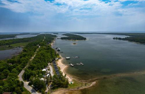 Dock and Beach Access Lake Huron Cabin 11 - Foto 31