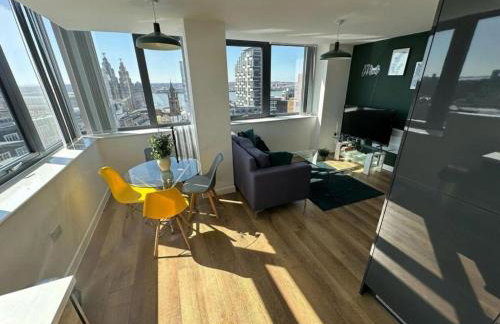 Two Bedroom City View Apartment Liverpool by StaySavvy Accommodation - Photo 9