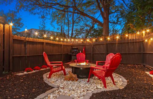 Day Dreamer minutes to Stadium with Fire pit and Parking - Foto 1