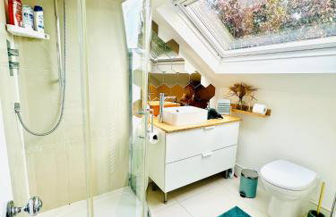 Large Double Room with Private Bathroom West Zone 3 Free Parking - Foto 2