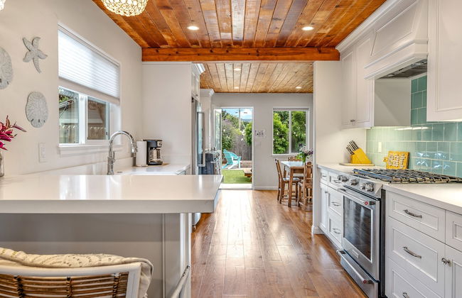 Charming 2 BDR Seaside Cottage 5 Min to Beach! - Foto 13