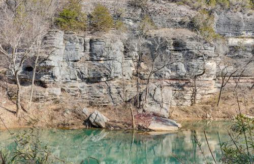 Riverfront Huntsville Cabin with Views and Kayaks! - Foto 28