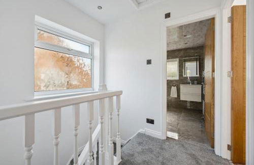 house in Heald Green village - Photo 18