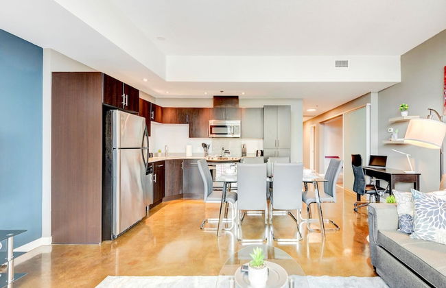 Downtown Condo w Incredible Views and BBQ - Photo 14