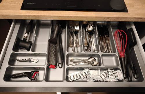 W Centrum Luksusowy Apartament, Duży Parking, Zameldowanie 24h, FV, Ekspres, XBOX, Klimatyzacja, Dwie Sypialnie, Kuchnia i Salon, Samo centrum miasta, - Foto 14