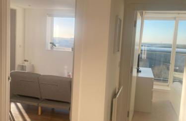 2BR 2BA Top Floor Penthouse Apartment in RG2 - Ideal for Business Travellers & Contractors, Free Parking & Sleeps Up To 6 - Foto 2