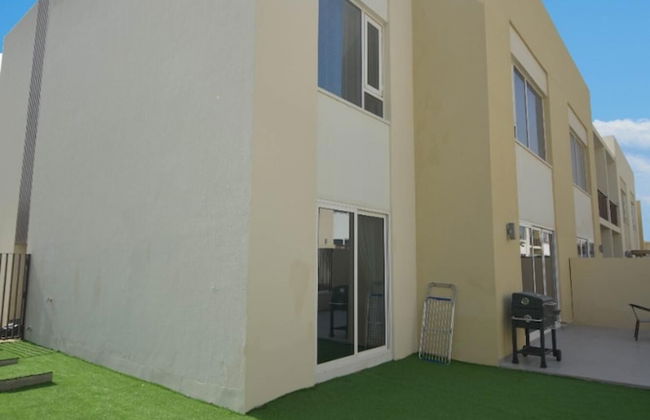 Elegant 3 BR Dubai South - Photo 24