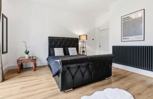 NEW Apartment with Pool Table and Parking Sleeps 7 - Foto 17