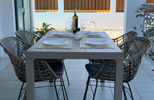 Regina Villa - Photo 2