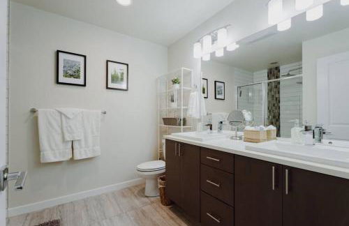 Haven at Greenbridge Close to Airport and Downtown - Foto 12