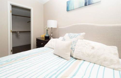 Spacious house with pool heater, hot tub, billiards - Foto 25