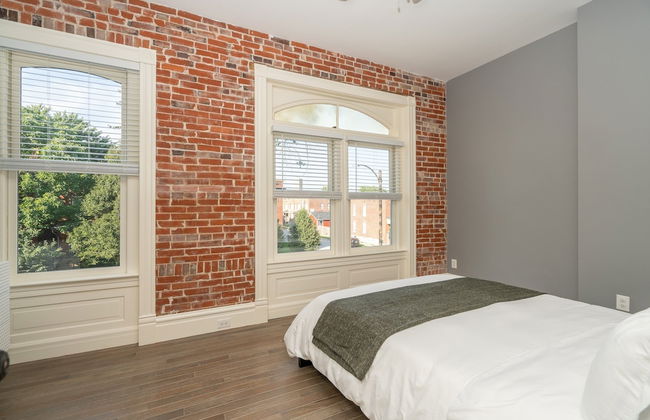 Parkside Comfort | JZ Vacation Rentals - Photo 6