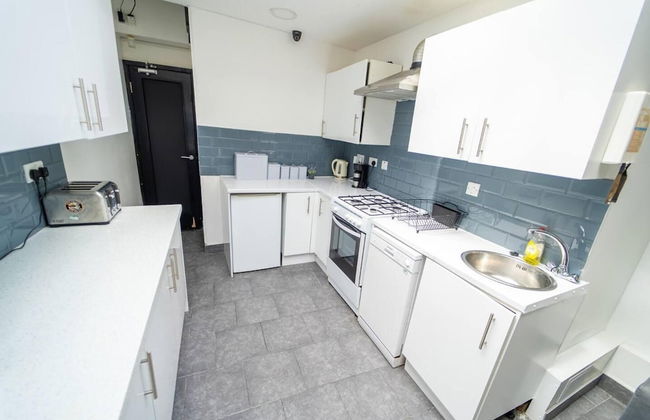 Stylish Studio for Short Term Near the City! - Photo 4