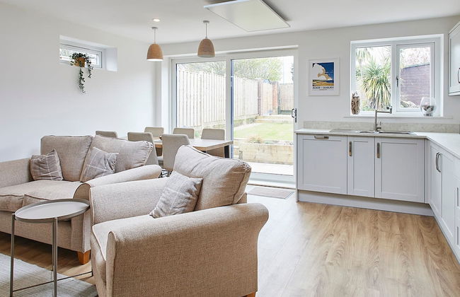 Host Stay Emilyn House - Photo 12