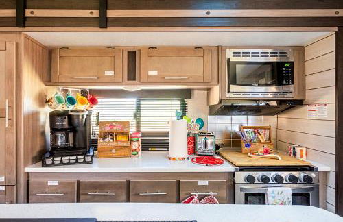 River RV, Romance Glamping Pup Paradise Riverside - Foto 26