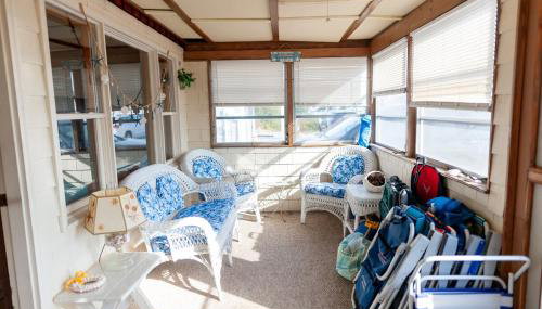 Dog-Friendly Cottage with Backyard & Beach Vibes! - Foto 2