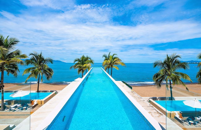 Oceanfront 1BR with Balcony & Pool - Foto 30