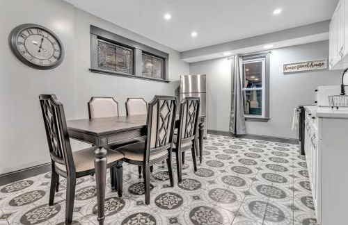 Renovated 6BR 2BA Minutes from Falls and Casino - Photo 13