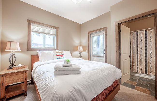 Trapper's Lodge 4 Bd W/great View, Private Hot Tub - Photo 2