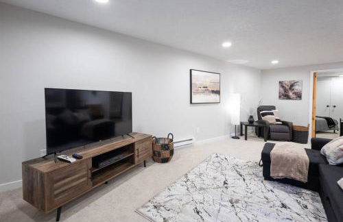 Luxuriously Contemporary Condo - Photo 14