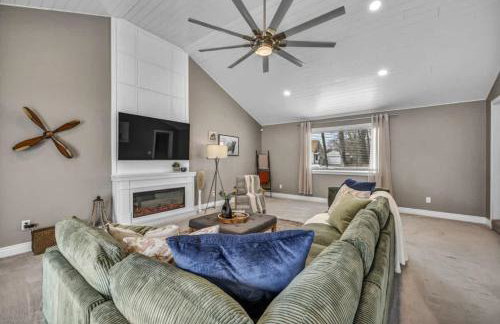 Swim and Relax In our Pool and Hot Tub and Recently Renovated - Photo 10