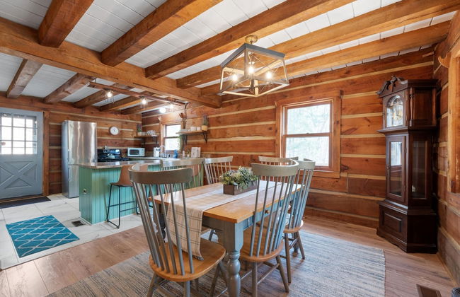 Cabin in the Trees, Hot Tub, Fire Pit - Foto 1