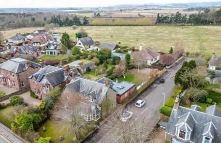 Gilmore House - 5 Bedroom Victorian Home with Hot Tub - Photo 9