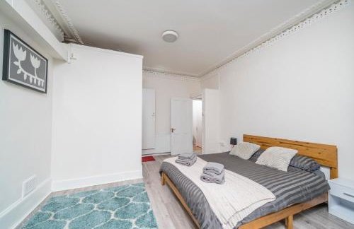 Modern 2Bed North London Flat by D3 Short Stay, Sleeps 6, Private Yard - Foto 18