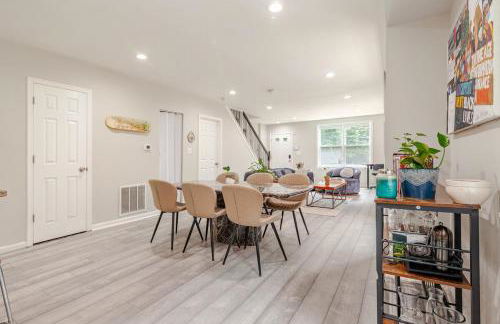 Stylish 3BR Townhouse with Backyard,and Easy Parking - Photo 36