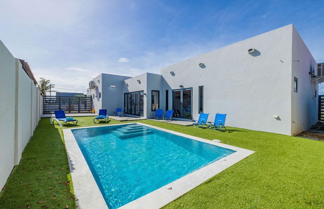 Brand New Modern Villa w 3BR 2 5BA Privatepool - Foto 1