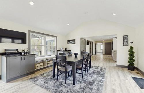 Outdoor Wonderland! Newly Built Home in Fort Ann - Foto 11