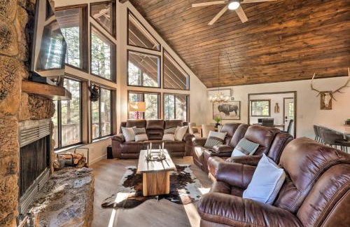 Wraparound Deck and Poker Room Cabin in Munds Park - Foto 1