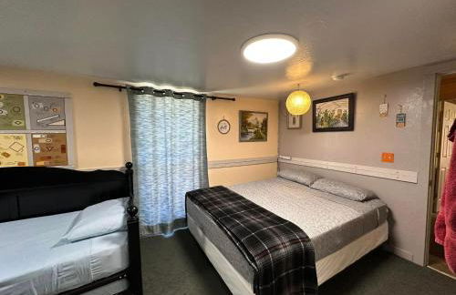 EZ 1 mile to Fort Sill! Pumpkin Cottage sleeps 9, grills, firepit, laundry - Foto 9