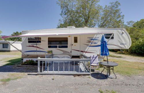 2 Mi to Lake Guntersville Peaceful Camper Home - Foto 19