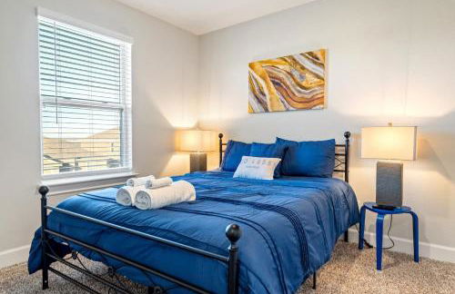 Crew-Ready Stay Private BRs w TVs Parking - Photo 18