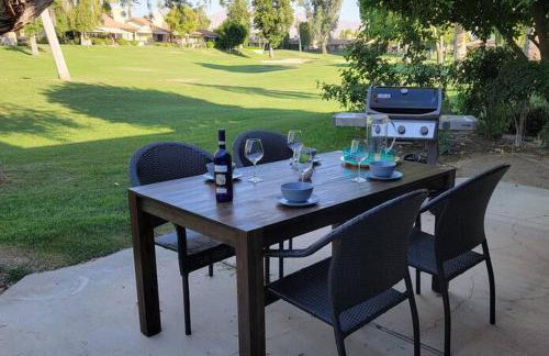 Upscale mid century on the green w Private Hot Tub - Foto 41