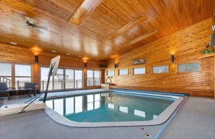 6BR Houghton Lake House with Indoor Pool, Hot Tub and Golf Simulator - Photo 57