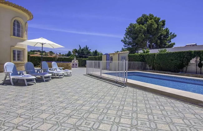 Charming Holiday Home in Calpe With Barbeque - Photo 32