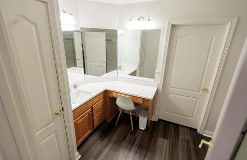 Modern Retreat Near DAY Airport & Metropark - Foto 9