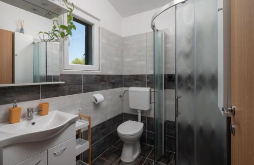 Green House - Photo 16