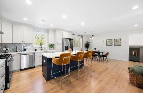 Outdoor Projector, Arcade, Fire Pit, 2 Car Garage, 2 Living Rooms - Foto 18