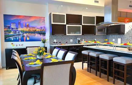 Downtown Cleveland: Steps To Sports & Events 2 Bedroom Condo by RedAwning - Foto 36