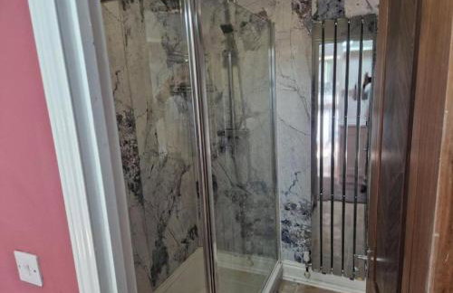 Family-Friendly Detached House Near Leeds and Bradford with Garden - Foto 28