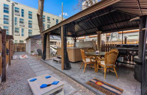 HOT TUB Firepit Pool Table Patio Cozy Downtown Denver - Foto 79