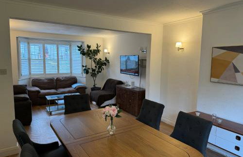 3 Bed House in Cheam, London with Garden, Parking and Playground - Photo 6